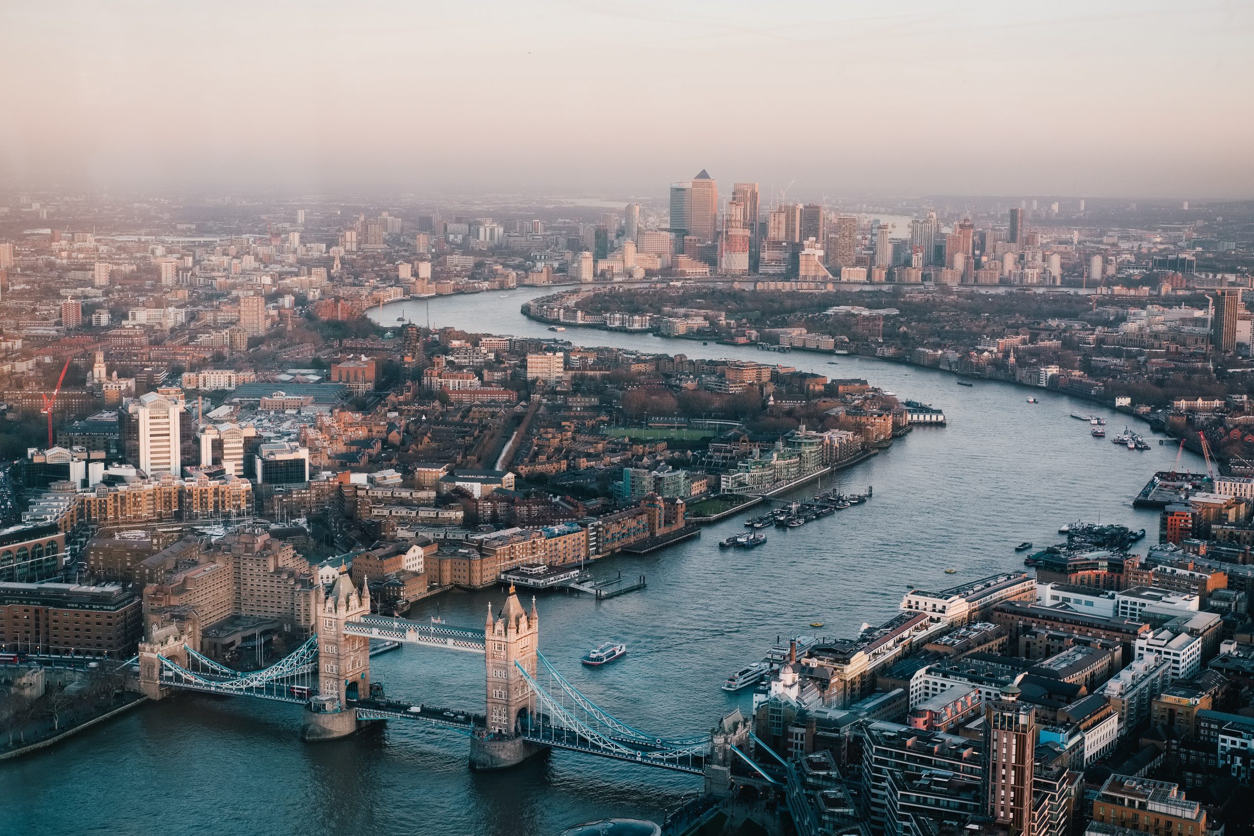 VẬN CHUYỂN HÀNG ĐI UK NHANH CHÓNG, TIẾT KIỆM